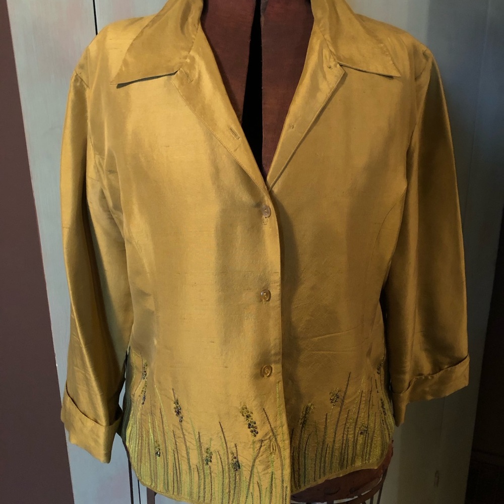 Blouse with decorative embroidery detail